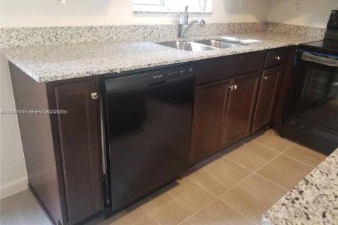 Townhouse in North Lauderdale, Florida 1 bedroom, 128.21 sq.m. № 1986274 - photo 6