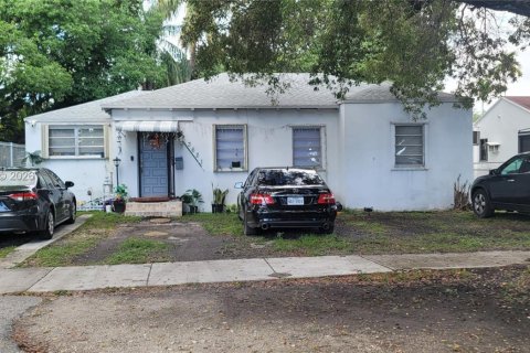 Дом в Майами, Флорида 3 спальни, 125.98м2 № 2006624