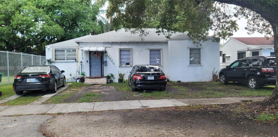 Дом в Майами, Флорида 3 спальни, 125.98м2 № 2006624