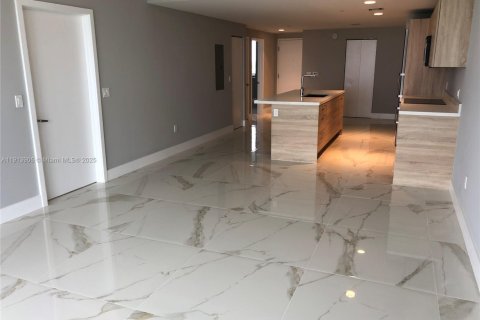 Купить кондоминиум в Норт-Майами-Бич, Флорида 2 спальни, 103.96м2, № 1968528 - фото 3