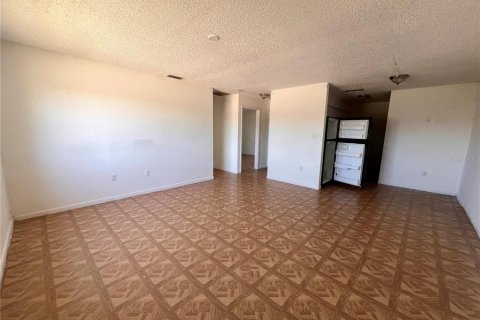 House in Mulberry, Florida 2 bedrooms, 83.61 sq.m. № 2196685 - photo 2