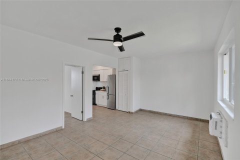 Снять в аренду кондоминиум в Майами-Бич, Флорида 1 спальня, 49.24м2, № 1842402 - фото 8
