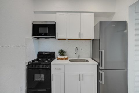 Снять в аренду кондоминиум в Майами-Бич, Флорида 1 спальня, 49.24м2, № 1842402 - фото 13