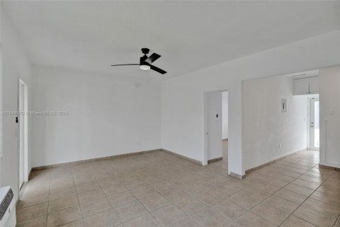 Снять в аренду кондоминиум в Майами-Бич, Флорида 1 спальня, 49.24м2, № 1842402 - фото 10