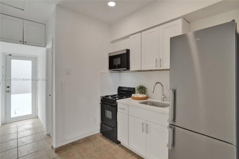 Снять в аренду кондоминиум в Майами-Бич, Флорида 1 спальня, 49.24м2, № 1842402 - фото 16