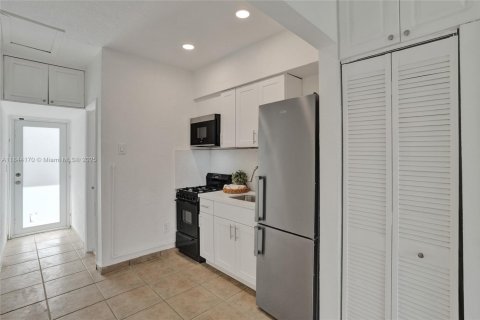 Снять в аренду кондоминиум в Майами-Бич, Флорида 1 спальня, 49.24м2, № 1842402 - фото 12
