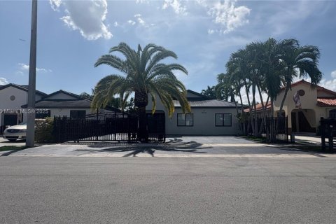 House in Miami, Florida 5 bedrooms, 179.86 sq.m. № 1893514 - photo 18