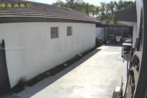 House in Miami, Florida 5 bedrooms, 179.86 sq.m. № 1893514 - photo 23