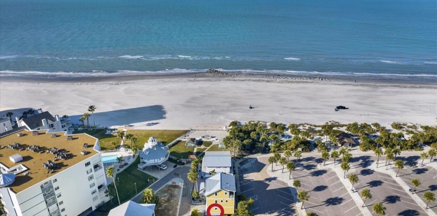 Casa en Redington Shores, Florida 2 dormitorios, 78.22 m2 № 2108600