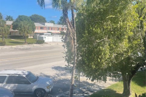 Condominio en venta en Hallandale Beach, Florida, 2 dormitorios, 72 m2 № 2048463 - foto 30