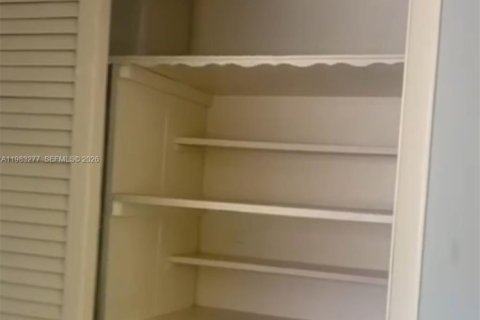 Condominio en venta en Hallandale Beach, Florida, 2 dormitorios, 72 m2 № 2048463 - foto 3