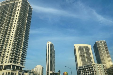 Condominio en venta en Hallandale Beach, Florida, 2 dormitorios, 72 m2 № 2048463 - foto 23