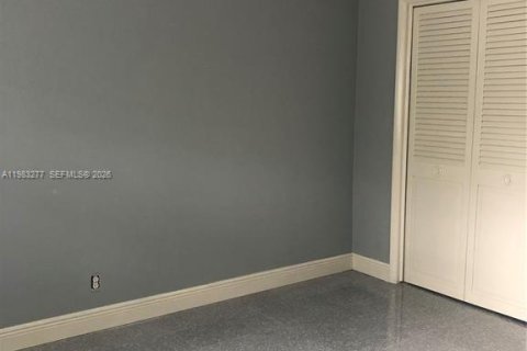 Condominio en venta en Hallandale Beach, Florida, 2 dormitorios, 72 m2 № 2048463 - foto 4