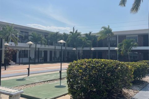 Condominio en venta en Hallandale Beach, Florida, 2 dormitorios, 72 m2 № 2048463 - foto 29