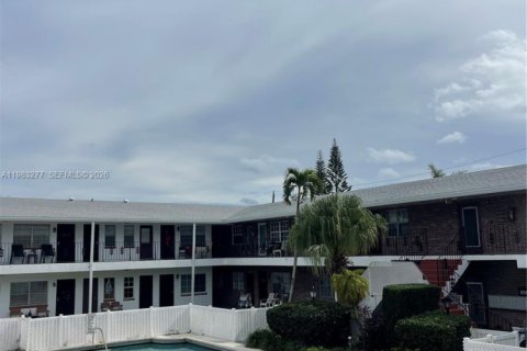 Condominio en venta en Hallandale Beach, Florida, 2 dormitorios, 72 m2 № 2048463 - foto 10