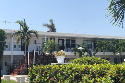 Condominio en venta en Hallandale Beach, Florida, 2 dormitorios, 72 m2 № 2048463 - foto 18
