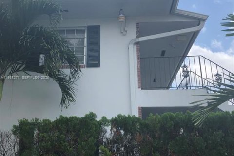 Condominio en venta en Hallandale Beach, Florida, 2 dormitorios, 72 m2 № 2048463 - foto 19