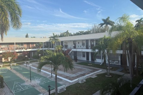 Condominio en venta en Hallandale Beach, Florida, 2 dormitorios, 72 m2 № 2048463 - foto 14