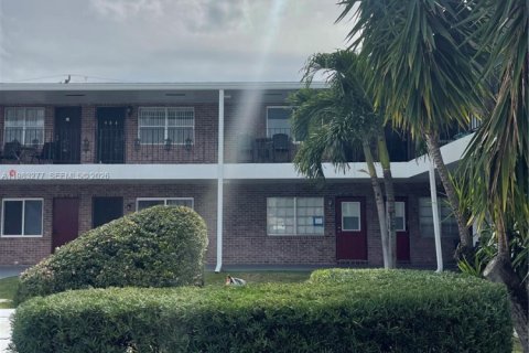 Condominio en venta en Hallandale Beach, Florida, 2 dormitorios, 72 m2 № 2048463 - foto 28