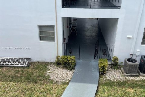 Condominio en venta en Hallandale Beach, Florida, 2 dormitorios, 72 m2 № 2048463 - foto 25