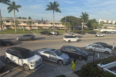 Condominio en venta en Hallandale Beach, Florida, 2 dormitorios, 72 m2 № 2048463 - foto 15