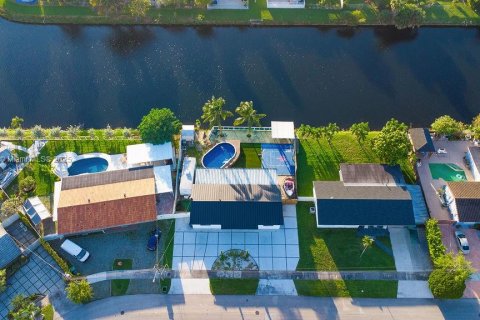Villa ou maison à vendre à Miami, Floride: 3 chambres, 125.42 m2 № 1964199 - photo 1