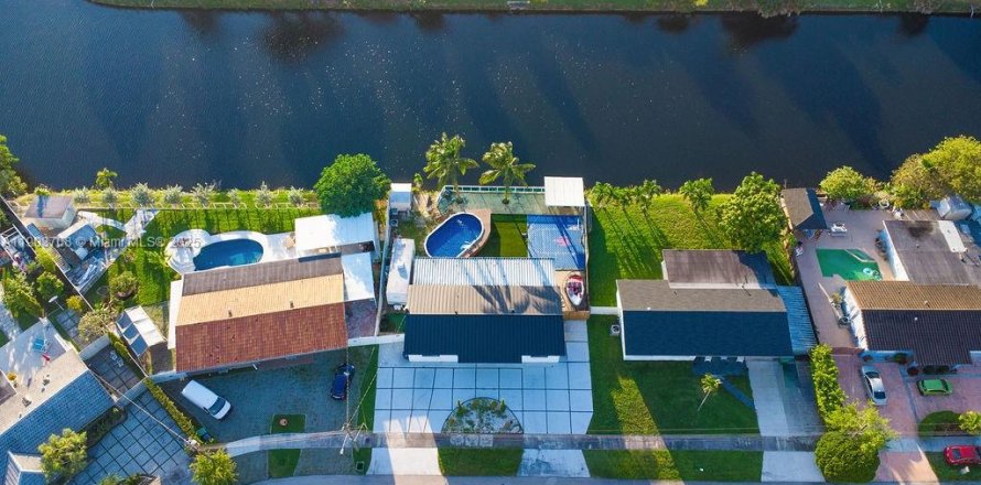 Villa ou maison à Miami, Floride 3 chambres, 125.42 m2 № 1964199