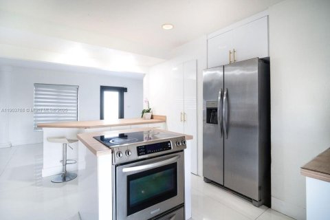 Villa ou maison à vendre à Miami, Floride: 3 chambres, 125.42 m2 № 1964199 - photo 17