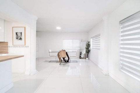 Villa ou maison à vendre à Miami, Floride: 3 chambres, 125.42 m2 № 1964199 - photo 6