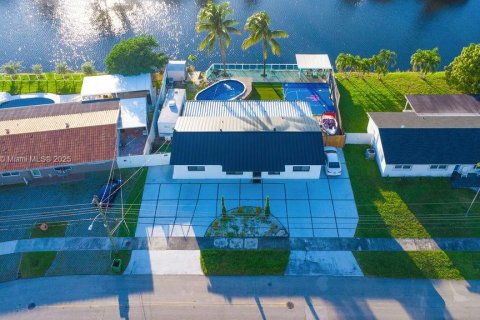 Villa ou maison à vendre à Miami, Floride: 3 chambres, 125.42 m2 № 1964199 - photo 2