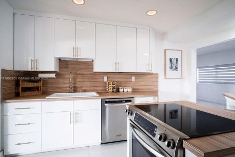 Villa ou maison à vendre à Miami, Floride: 3 chambres, 125.42 m2 № 1964199 - photo 16