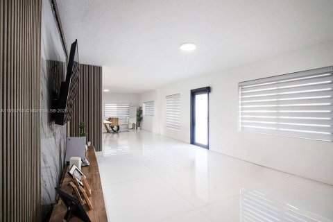 Villa ou maison à vendre à Miami, Floride: 3 chambres, 125.42 m2 № 1964199 - photo 21