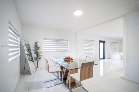 Villa ou maison à vendre à Miami, Floride: 3 chambres, 125.42 m2 № 1964199 - photo 12