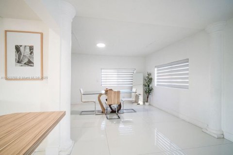 Villa ou maison à vendre à Miami, Floride: 3 chambres, 125.42 m2 № 1964199 - photo 7