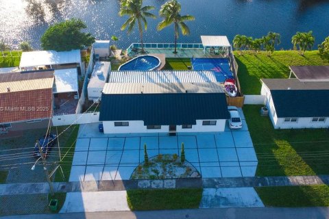 Villa ou maison à vendre à Miami, Floride: 3 chambres, 125.42 m2 № 1964199 - photo 3