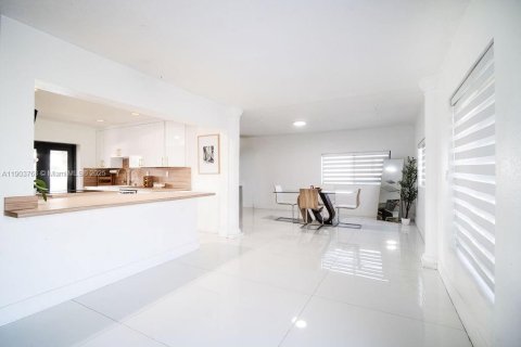 Villa ou maison à vendre à Miami, Floride: 3 chambres, 125.42 m2 № 1964199 - photo 10
