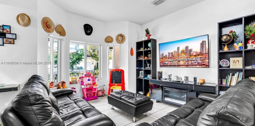 Townhouse in Homestead, Florida 3 bedrooms, 132.94 sq.m. № 1940665