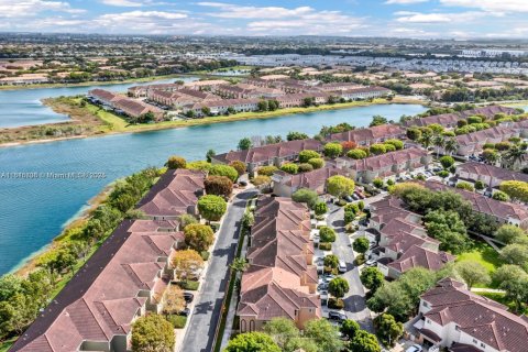 Townhouse in Homestead, Florida 3 bedrooms, 132.94 sq.m. № 1940665 - photo 15