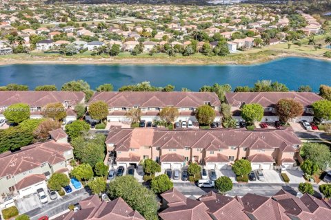 Townhouse in Homestead, Florida 3 bedrooms, 132.94 sq.m. № 1940665 - photo 7