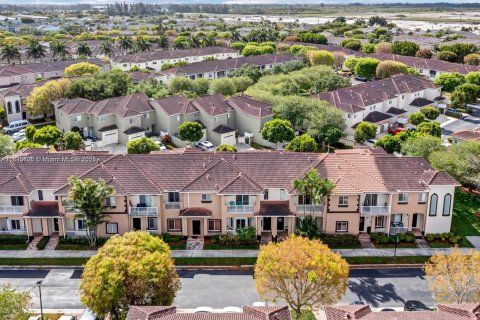 Townhouse in Homestead, Florida 3 bedrooms, 132.94 sq.m. № 1940665 - photo 12