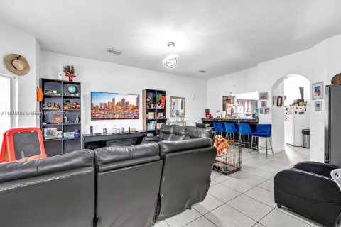 Townhouse in Homestead, Florida 3 bedrooms, 132.94 sq.m. № 1940665 - photo 8