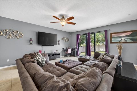 House in Minneola, Florida 4 bedrooms, 266.26 sq.m. № 2223347 - photo 11