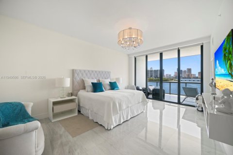 Condominio en venta en Aventura, Florida, 3 dormitorios, 249.72 m2 № 2153037 - foto 18