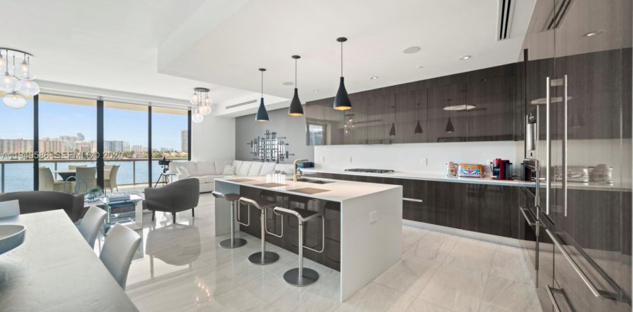 Condominio en Aventura, Florida, 3 dormitorios  № 2153037