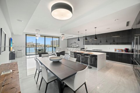 Condominio en venta en Aventura, Florida, 3 dormitorios, 249.72 m2 № 2153037 - foto 5