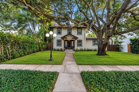 Villa ou maison à Saint Petersburg, Floride 5 chambres, 271.37 m2 № 2373833