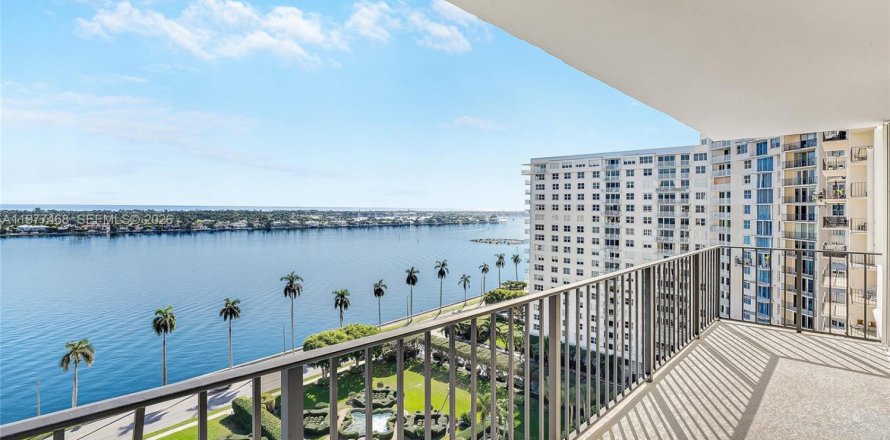 Condo à West Palm Beach, Floride, 2 chambres  № 2042137