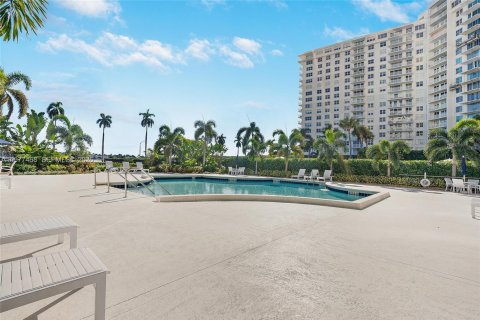 Copropriété à vendre à West Palm Beach, Floride: 2 chambres, 126.63 m2 № 2042137 - photo 11