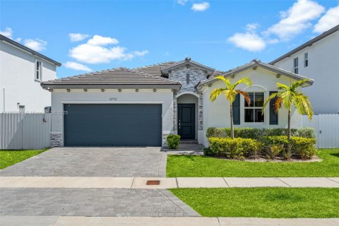 House in Miami, Florida 4 bedrooms, 173.73 sq.m. № 1872152 - photo 1