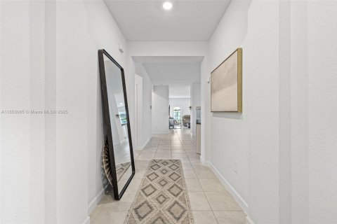 House in Miami, Florida 4 bedrooms, 173.73 sq.m. № 1872152 - photo 5